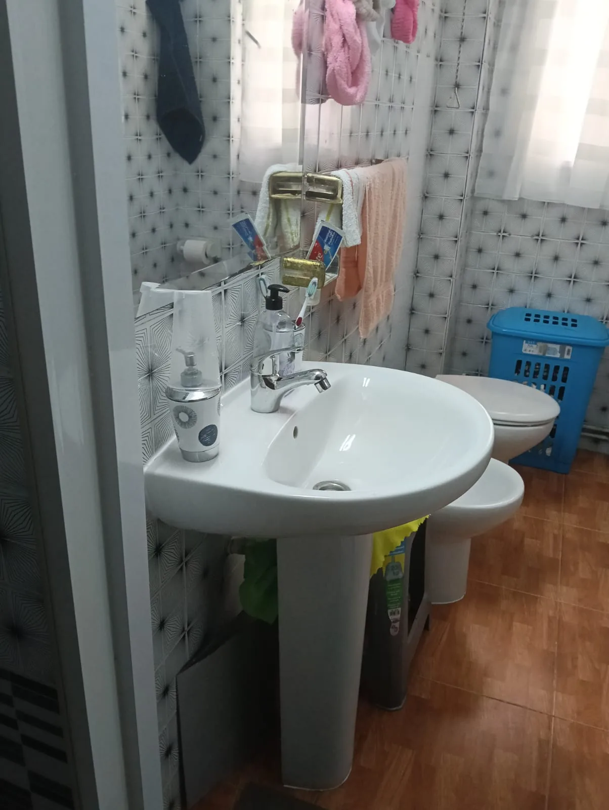 Baño tras la retirada de pavimento antiguo