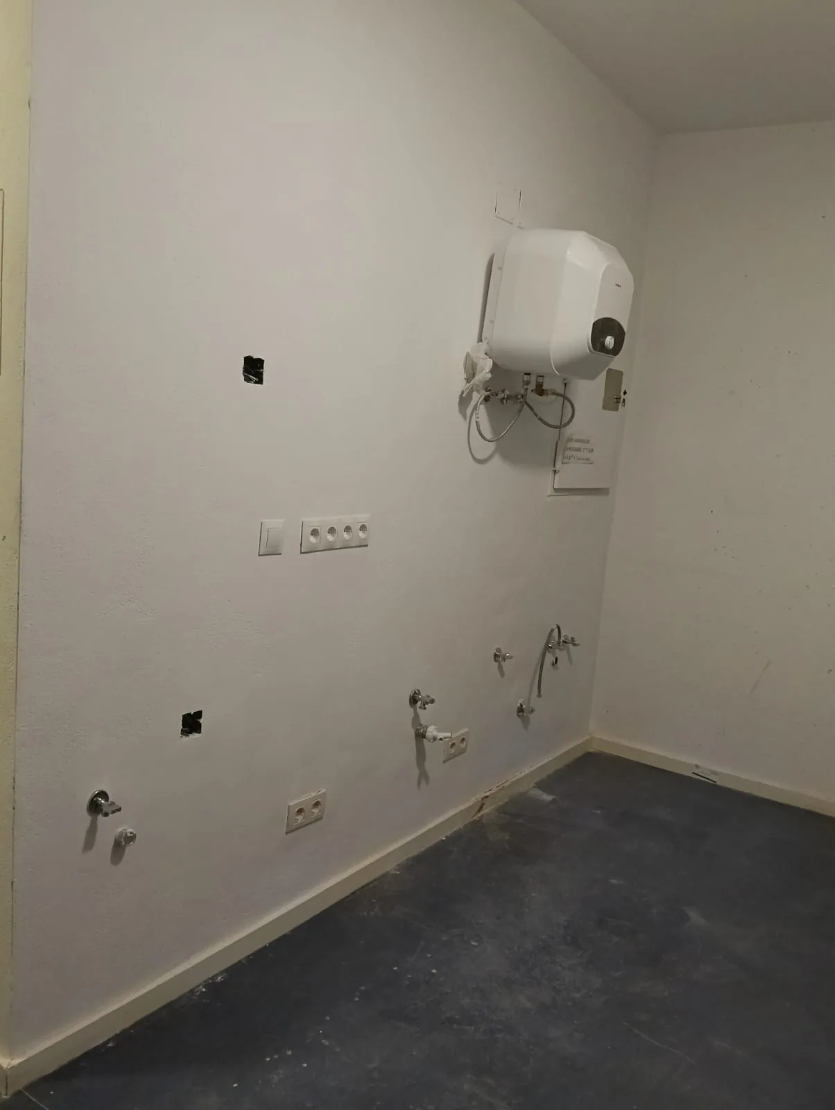 Mecanismos y enchufes eléctricos instalados