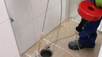 Desatasco mecánico con máquina de resortes